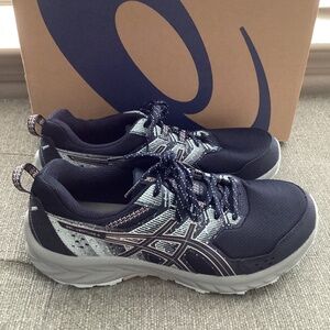 Asics Women's Venture 9 Trail Running Sneakers, size 9.5